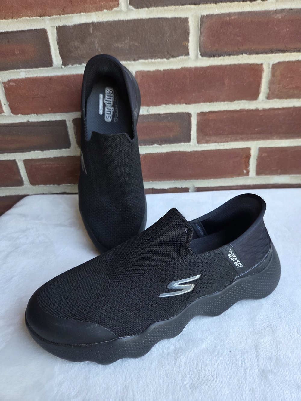 Skechers Slip-Ins Hands Free Black Knit Walking Shoes‎ Women Size 10